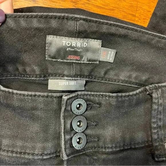 Torrid black super soft high rise denim jegging size 18R - Picture 3 of 6